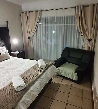Aandrus Guesthouse Bloemfontein Buitenkant foto