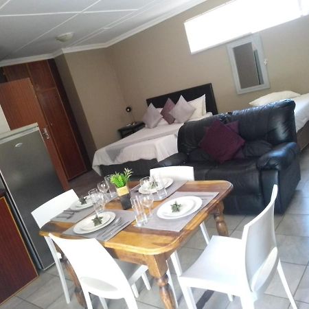 Aandrus Guesthouse Bloemfontein Buitenkant foto