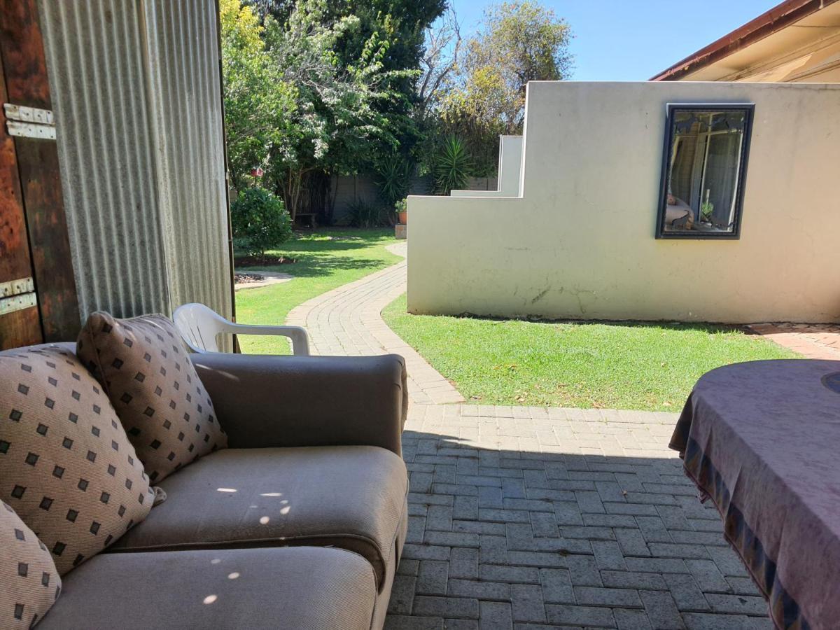 Aandrus Guesthouse Bloemfontein Buitenkant foto