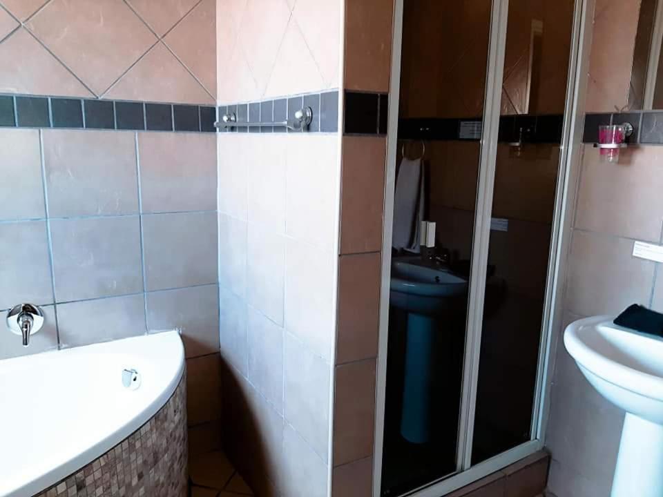 Aandrus Guesthouse Bloemfontein Buitenkant foto