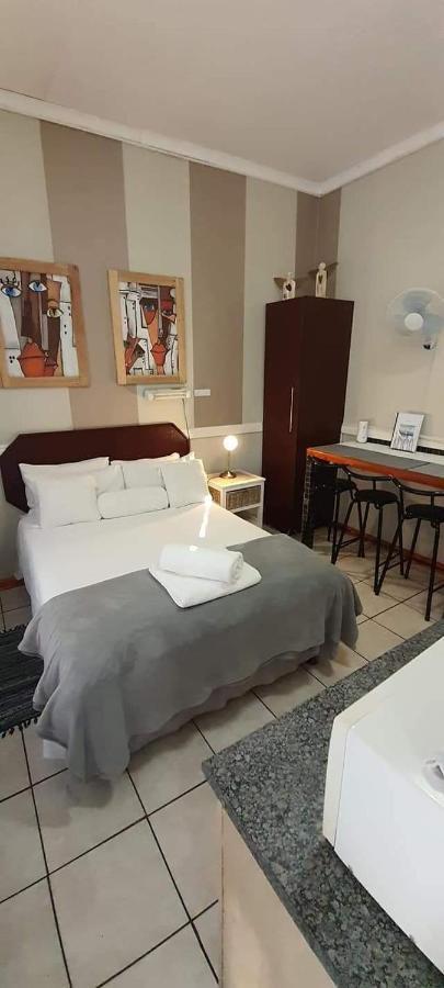 Aandrus Guesthouse Bloemfontein Buitenkant foto