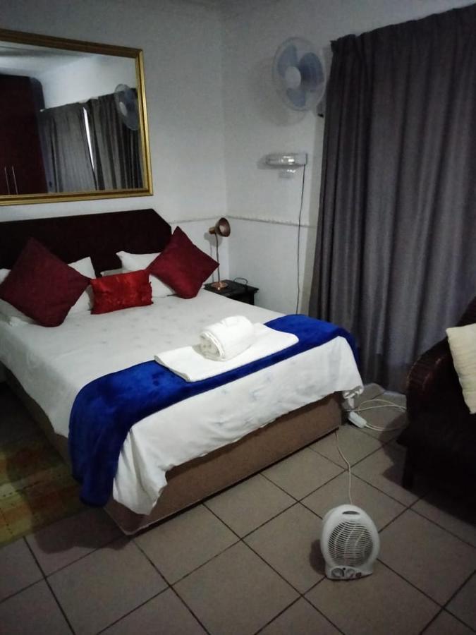 Aandrus Guesthouse Bloemfontein Buitenkant foto