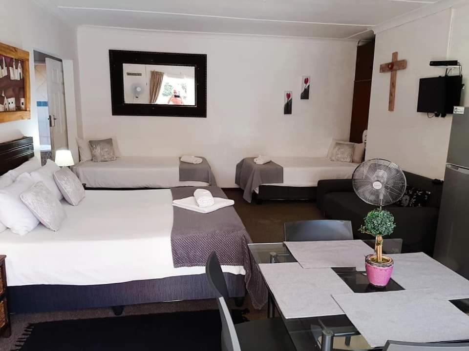 Aandrus Guesthouse Bloemfontein Buitenkant foto