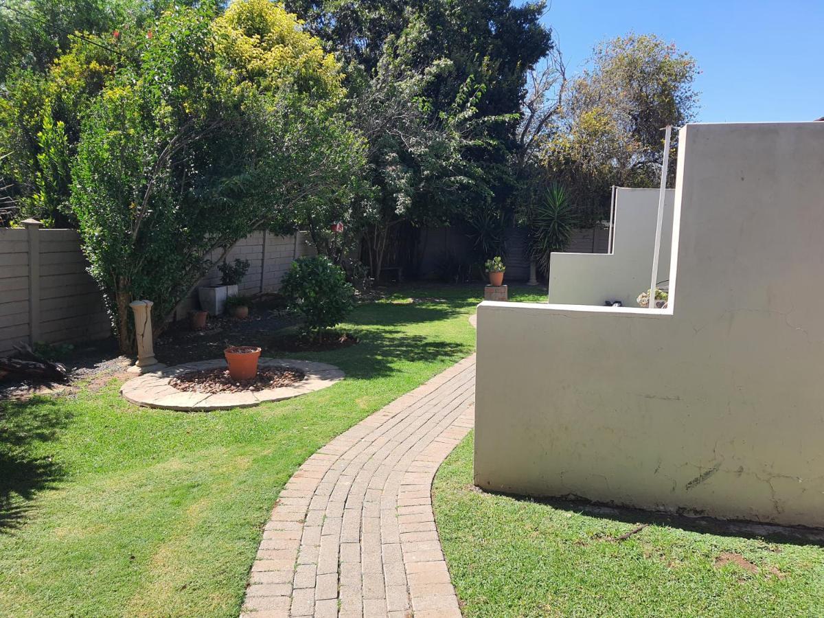Aandrus Guesthouse Bloemfontein Buitenkant foto