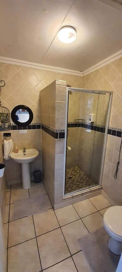 Aandrus Guesthouse Bloemfontein Buitenkant foto