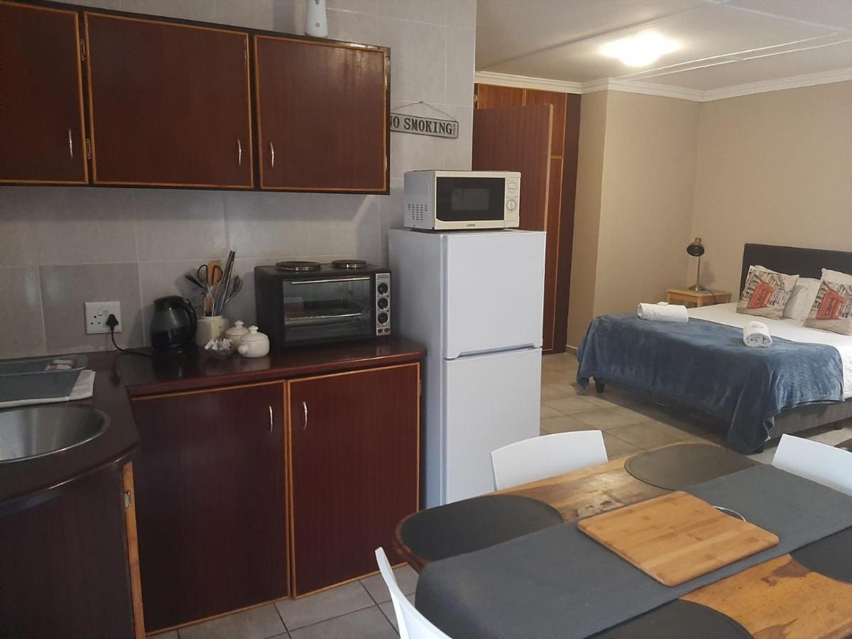 Aandrus Guesthouse Bloemfontein Buitenkant foto