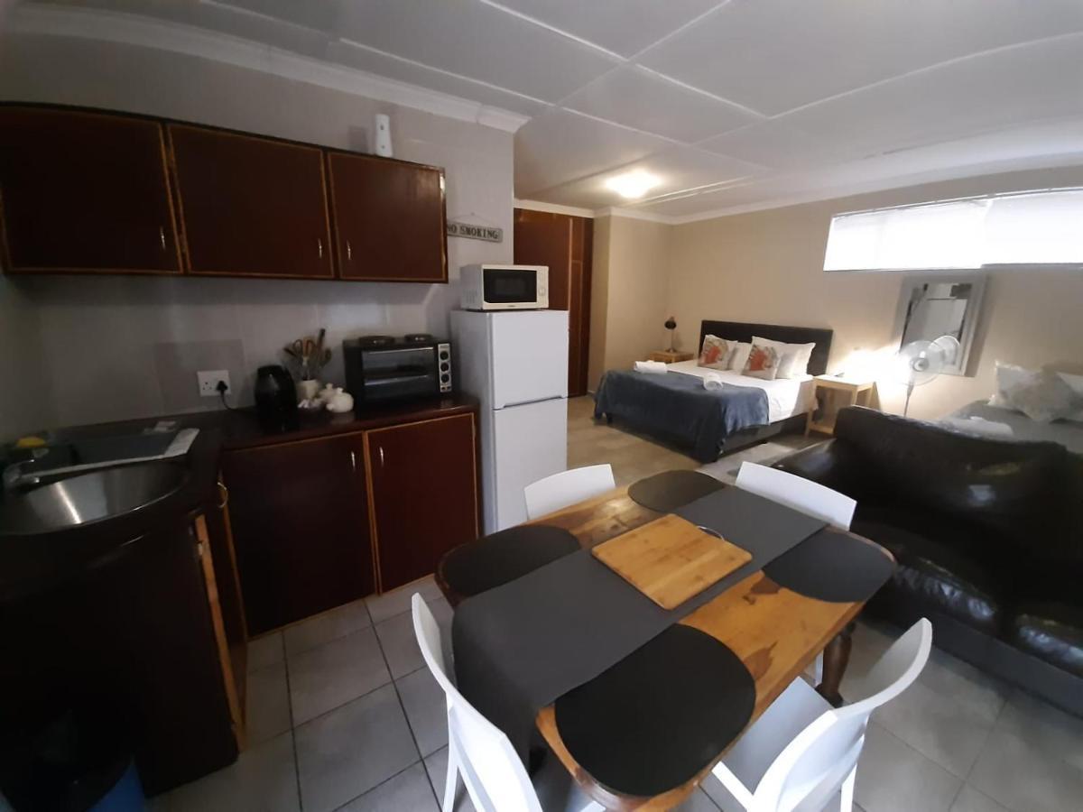 Aandrus Guesthouse Bloemfontein Buitenkant foto