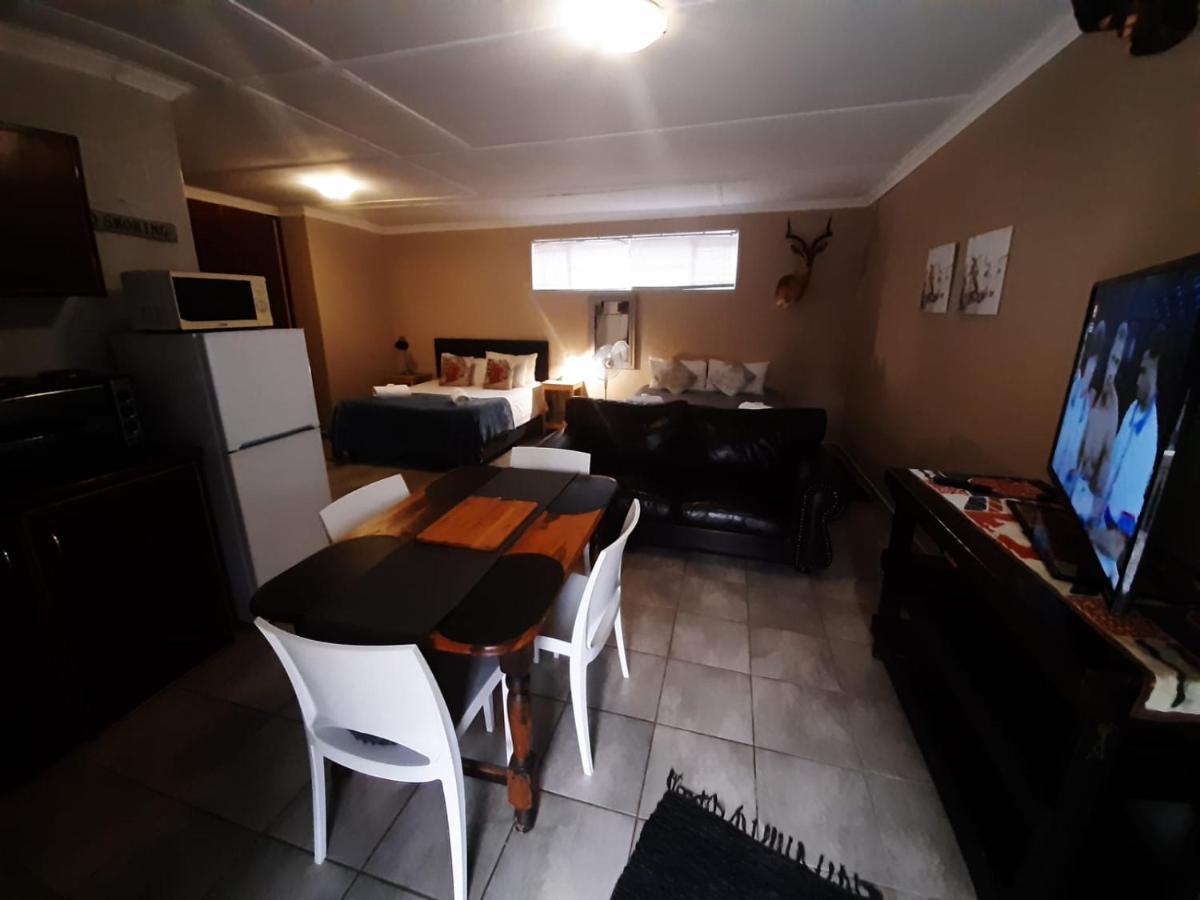 Aandrus Guesthouse Bloemfontein Buitenkant foto