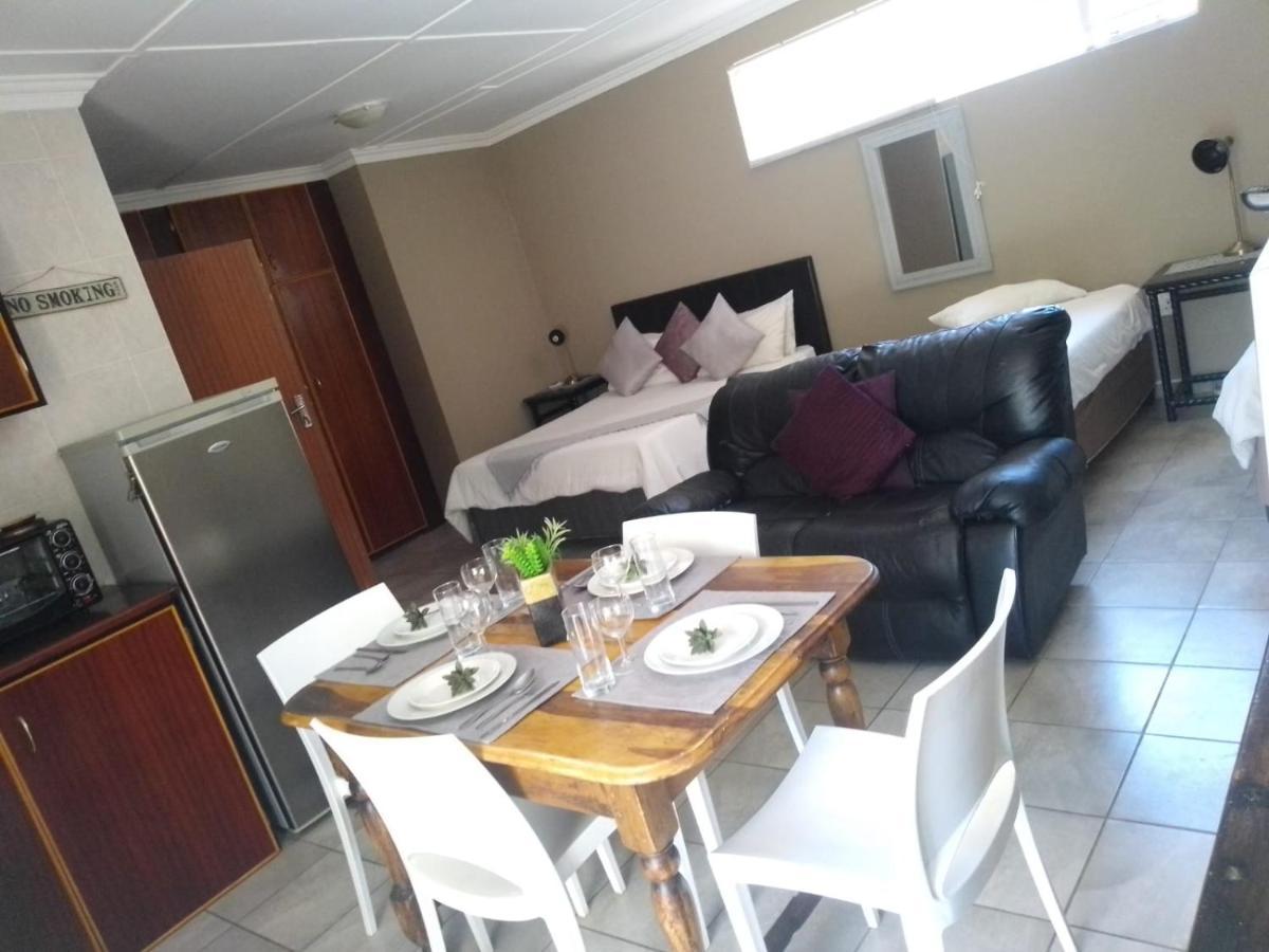 Aandrus Guesthouse Bloemfontein Buitenkant foto