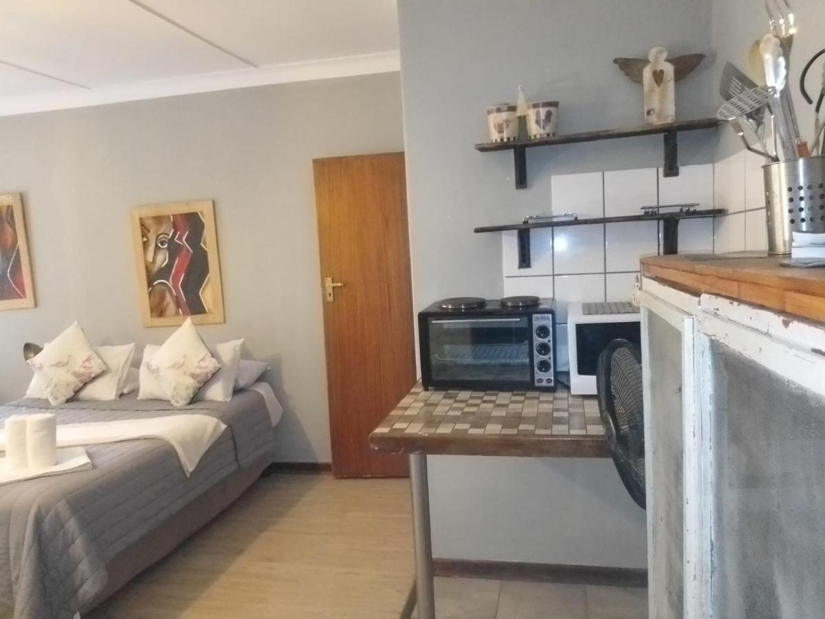 Aandrus Guesthouse Bloemfontein Buitenkant foto