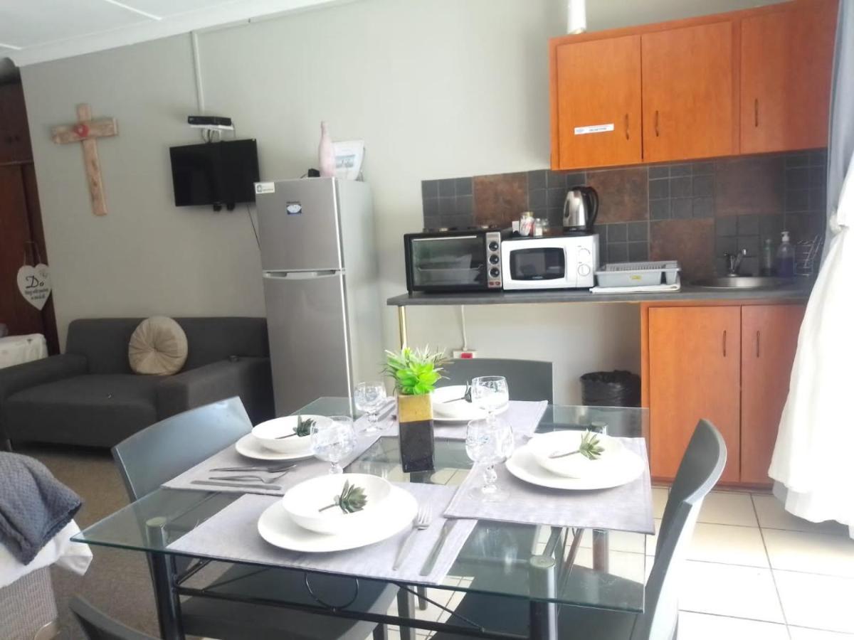 Aandrus Guesthouse Bloemfontein Buitenkant foto